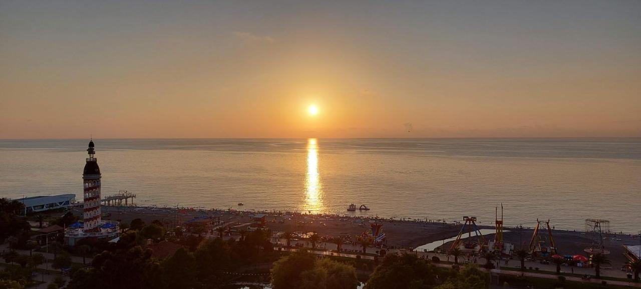 E&S Apartment - Sunset&Sea View Batumi Exterior foto