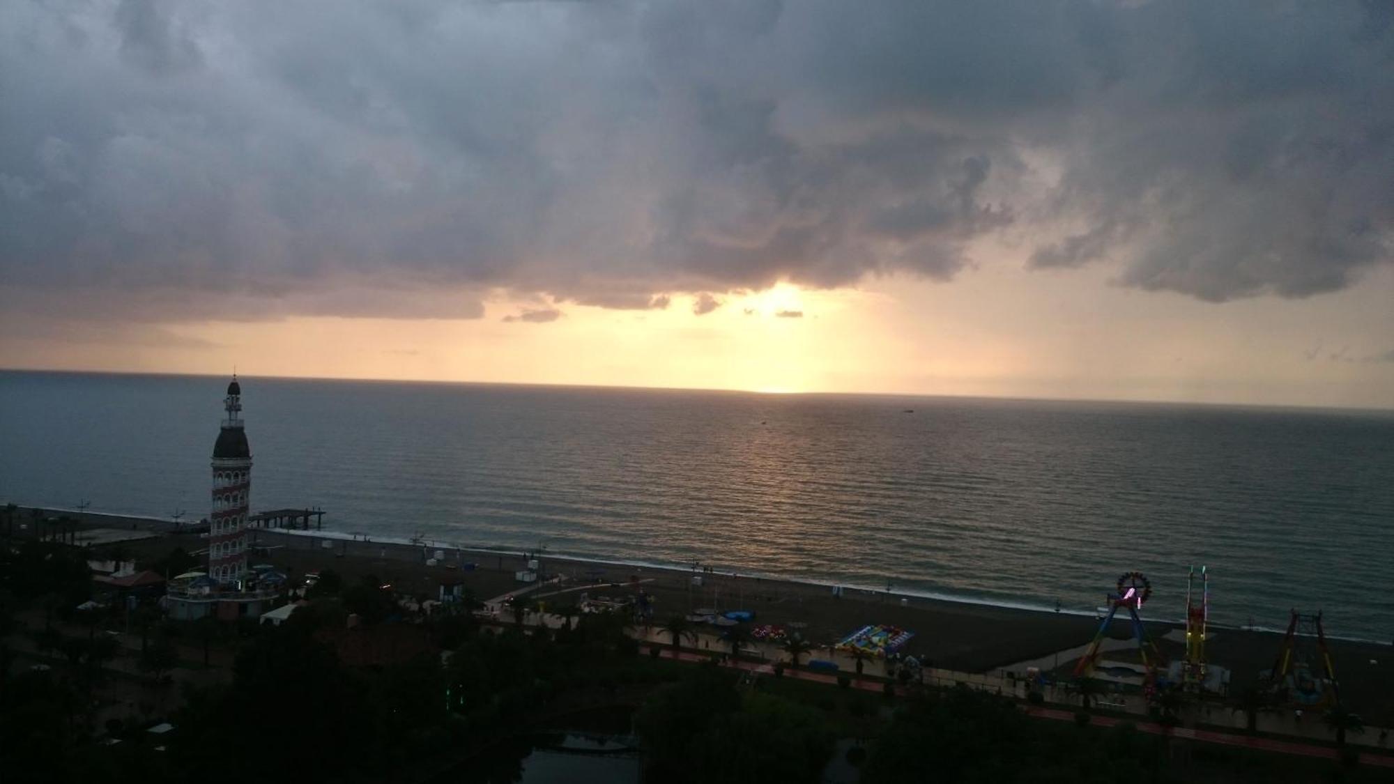 E&S Apartment - Sunset&Sea View Batumi Exterior foto